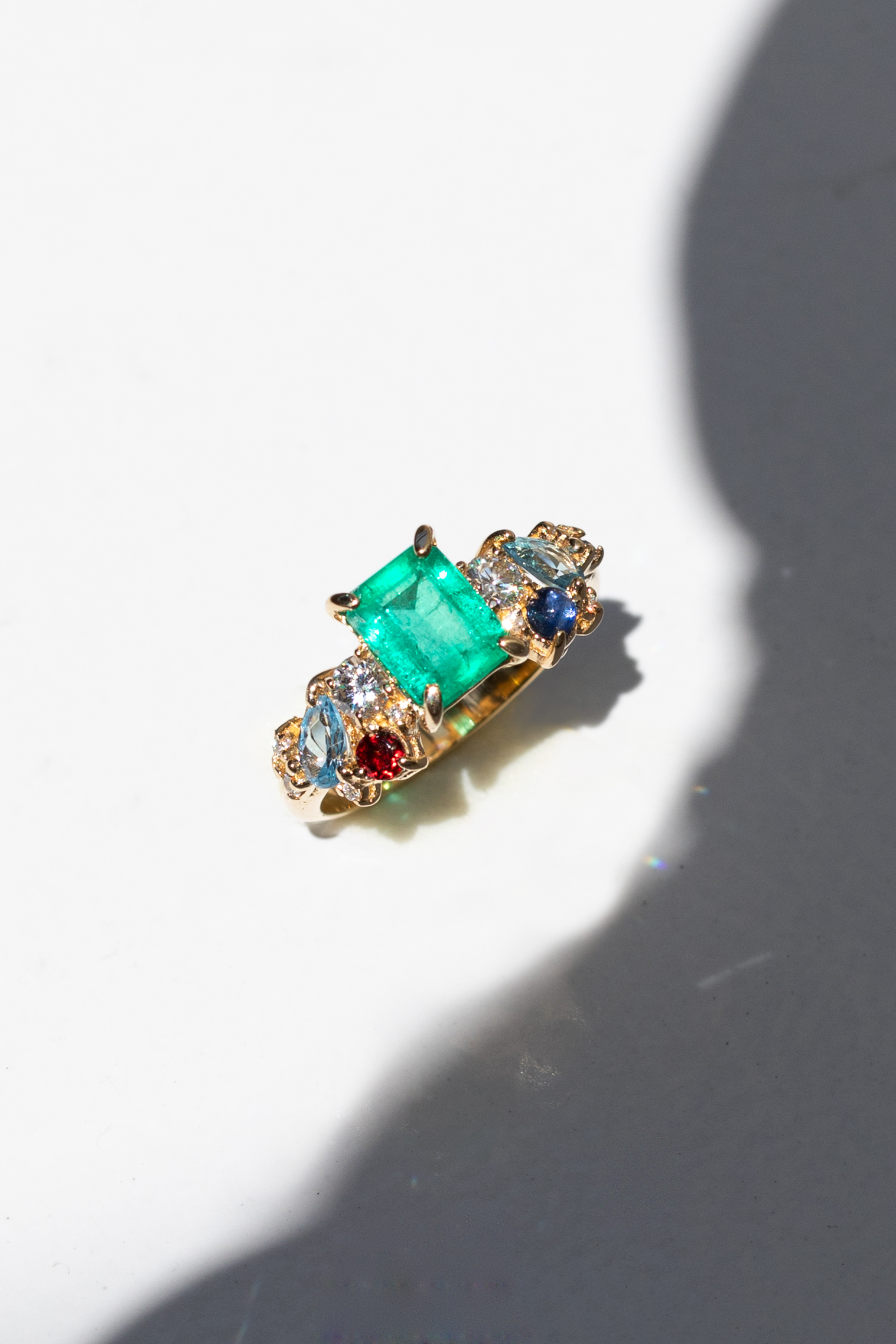 Anillo Cinco Gemas